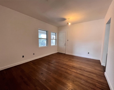 415 Fairview Avenue - Photo Thumbnail 13