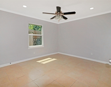 8711 Shadow Crest Street - Photo Thumbnail 4