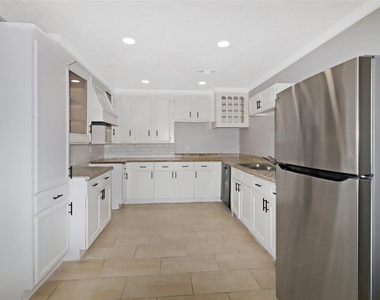 8711 Shadow Crest Street - Photo Thumbnail 2