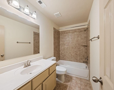 4018 Childress Street - Photo Thumbnail 5