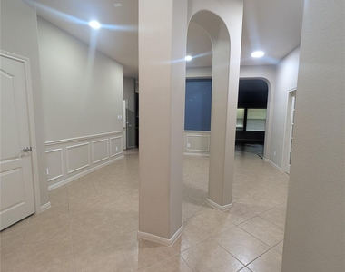14915 Bronze Finch Drive - Photo Thumbnail 3