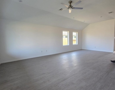 3008 Pintail Green Drive - Photo Thumbnail 8