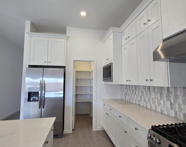 3008 Pintail Green Drive - Photo Thumbnail 7
