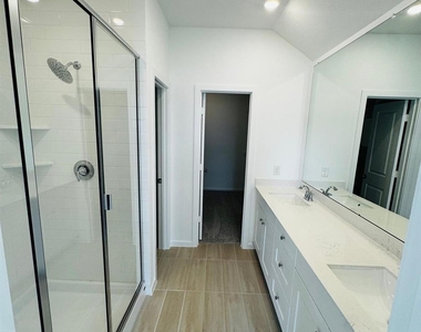 3008 Pintail Green Drive - Photo Thumbnail 12