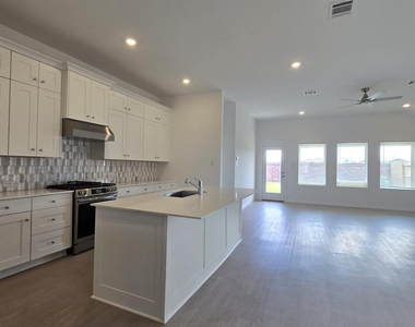 3008 Pintail Green Drive - Photo Thumbnail 4