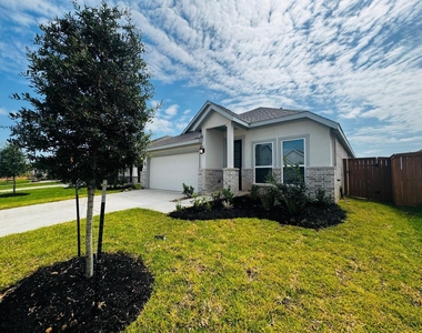 3008 Pintail Green Drive - Photo Thumbnail 2