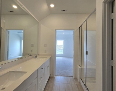 3008 Pintail Green Drive - Photo Thumbnail 13
