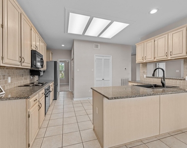 1602 Seminole Street - Photo Thumbnail 8
