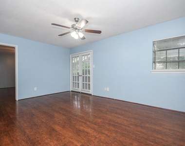 10603 S Wilcrest Drive - Photo Thumbnail 4