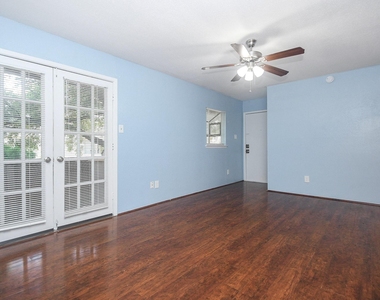 10603 S Wilcrest Drive - Photo Thumbnail 6