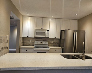 2816 S Bartell Drive - Photo Thumbnail 4