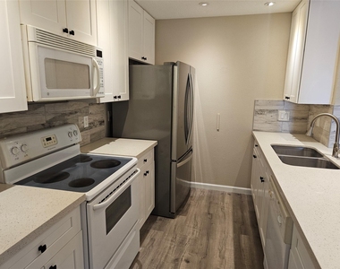 2816 S Bartell Drive - Photo Thumbnail 5