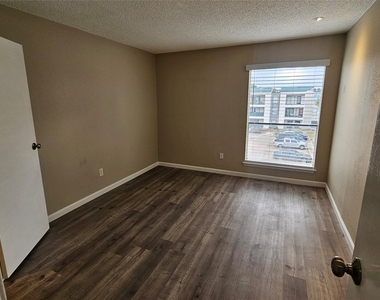 2816 S Bartell Drive - Photo Thumbnail 12