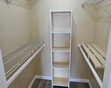 2816 S Bartell Drive - Photo Thumbnail 13