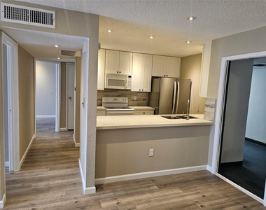 2816 S Bartell Drive - Photo Thumbnail 1