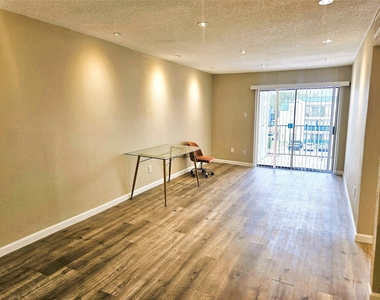 2816 S Bartell Drive - Photo Thumbnail 2
