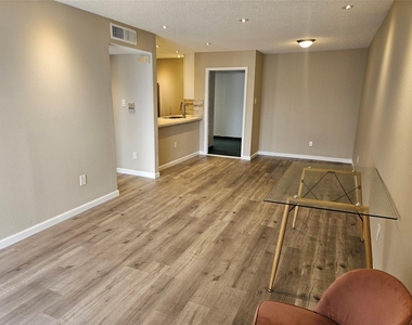 2816 S Bartell Drive - Photo Thumbnail 3