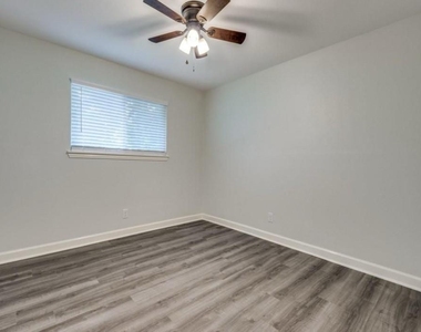 1013 Gunnison Street - Photo Thumbnail 5
