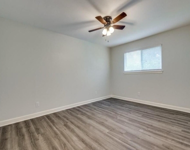 1013 Gunnison Street - Photo Thumbnail 4