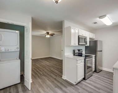 1013 Gunnison Street - Photo Thumbnail 7