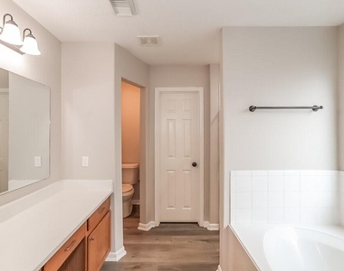 10518 Southway Bend Lane - Photo Thumbnail 10
