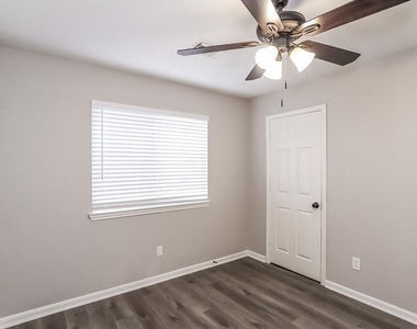 10518 Southway Bend Lane - Photo Thumbnail 12