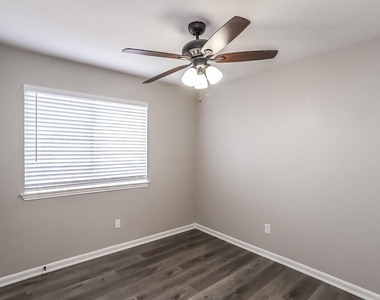 10518 Southway Bend Lane - Photo Thumbnail 11