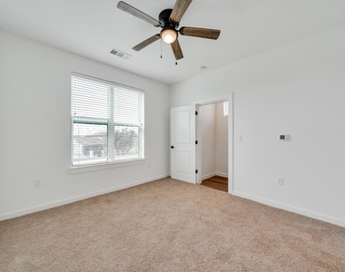 1601-431 Mustang Drive - Photo Thumbnail 19