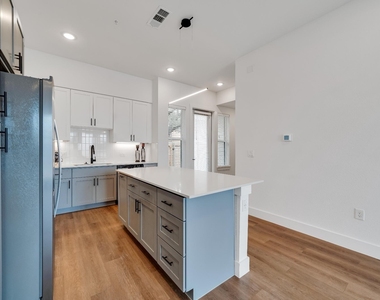 1601-431 Mustang Drive - Photo Thumbnail 5