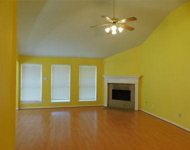 3702 Heritage Colony Drive - Photo Thumbnail 31