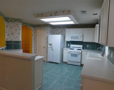 3702 Heritage Colony Drive - Photo Thumbnail 28