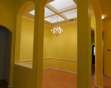 3702 Heritage Colony Drive - Photo Thumbnail 5