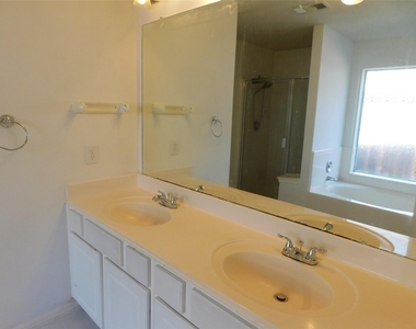 3702 Heritage Colony Drive - Photo Thumbnail 18