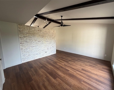 7603 Grape Street - Photo Thumbnail 2