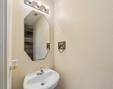 341 Capella Oaks Lane - Photo Thumbnail 4