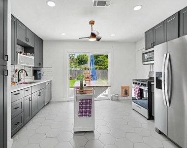 5226 Pomander Road - Photo Thumbnail 10