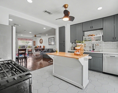 5226 Pomander Road - Photo Thumbnail 11