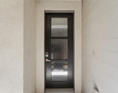 2338 Commerce Street - Photo Thumbnail 5