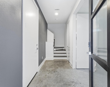 2338 Commerce Street - Photo Thumbnail 6