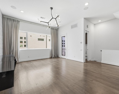 2338 Commerce Street - Photo Thumbnail 11