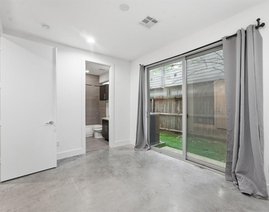 2338 Commerce Street - Photo Thumbnail 7