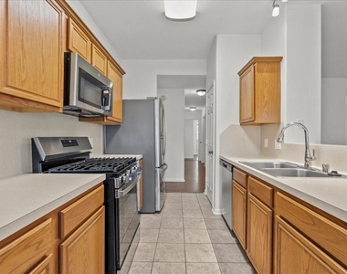 202 Pebble Walk Lane - Photo Thumbnail 9