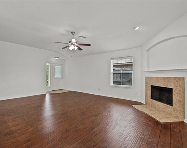 202 Pebble Walk Lane - Photo Thumbnail 5