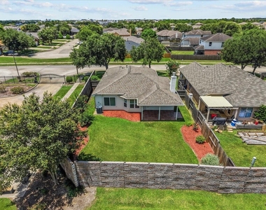 202 Pebble Walk Lane - Photo Thumbnail 27