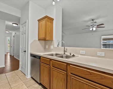 202 Pebble Walk Lane - Photo Thumbnail 10