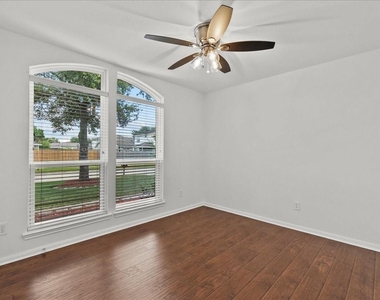 202 Pebble Walk Lane - Photo Thumbnail 13