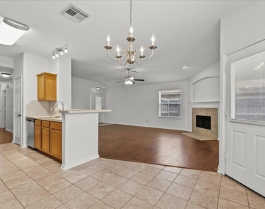 202 Pebble Walk Lane - Photo Thumbnail 8