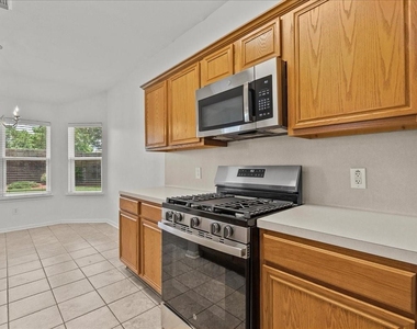 202 Pebble Walk Lane - Photo Thumbnail 11