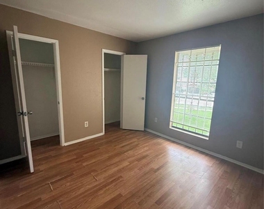 8323 Wilcrest Drive - Photo Thumbnail 4