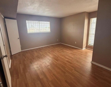 8323 Wilcrest Drive - Photo Thumbnail 5